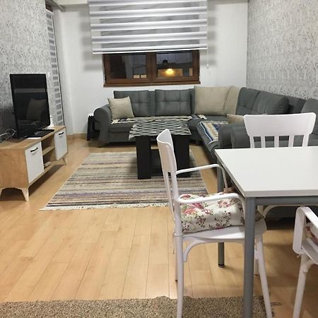 Two Rooms And Kitchen, Bathroom With Balcony Apartment Skopje Bagian luar foto