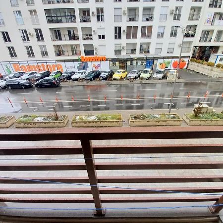 Two Rooms And Kitchen, Bathroom With Balcony Apartment Skopje Bagian luar foto