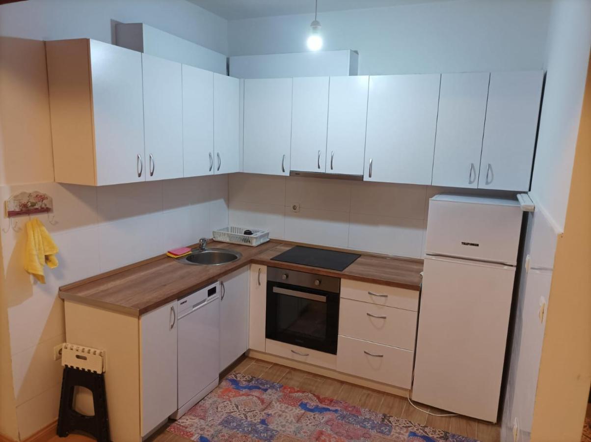 Two Rooms And Kitchen, Bathroom With Balcony Apartment Skopje Bagian luar foto