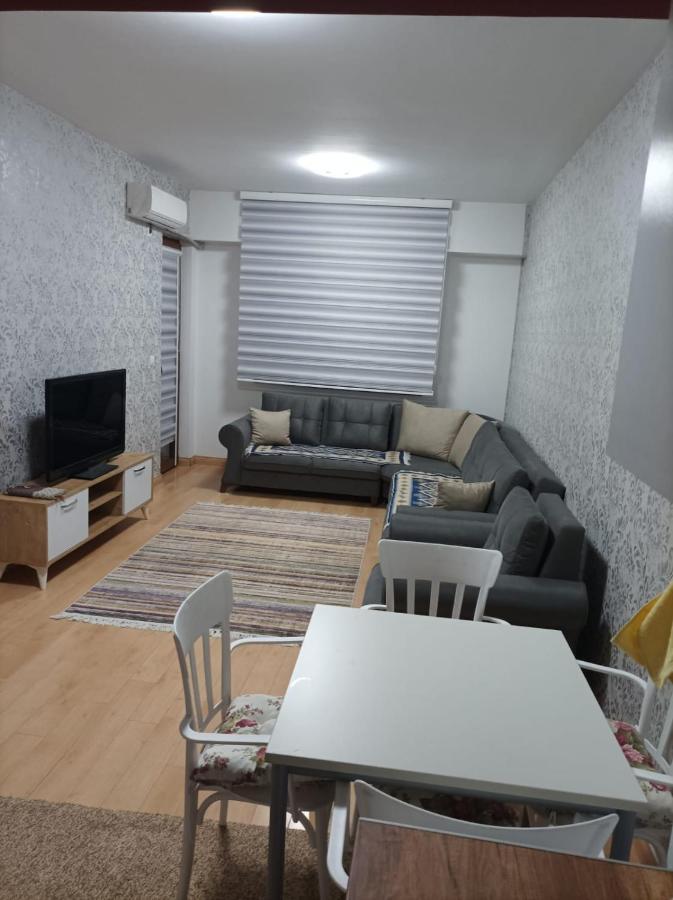 Two Rooms And Kitchen, Bathroom With Balcony Apartment Skopje Bagian luar foto