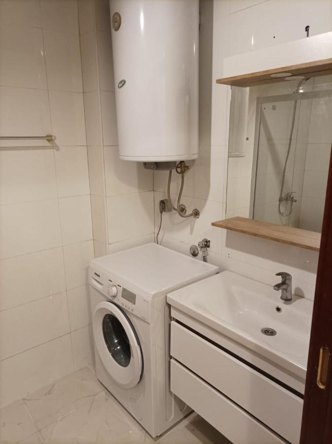 Two Rooms And Kitchen, Bathroom With Balcony Apartment Skopje Bagian luar foto