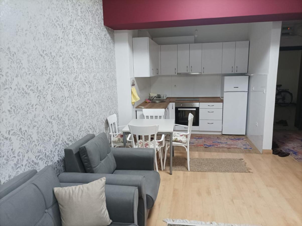Two Rooms And Kitchen, Bathroom With Balcony Apartment Skopje Bagian luar foto