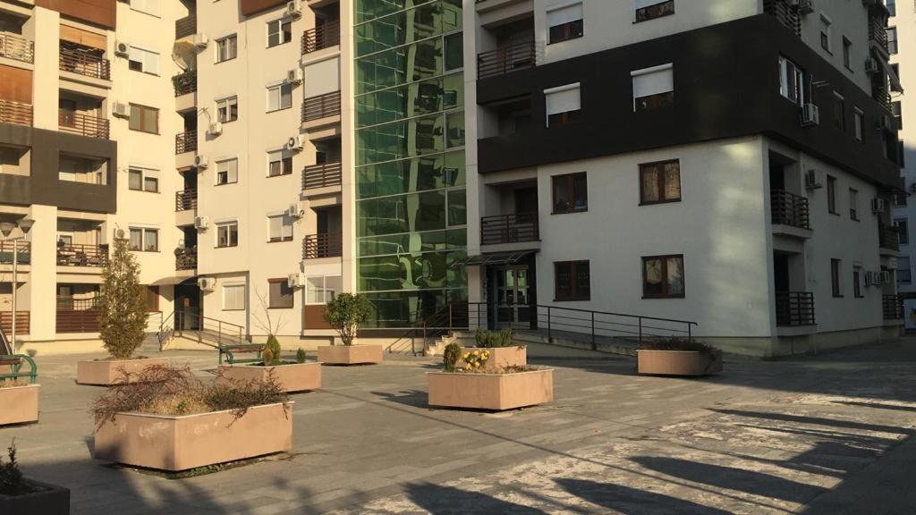Two Rooms And Kitchen, Bathroom With Balcony Apartment Skopje Bagian luar foto