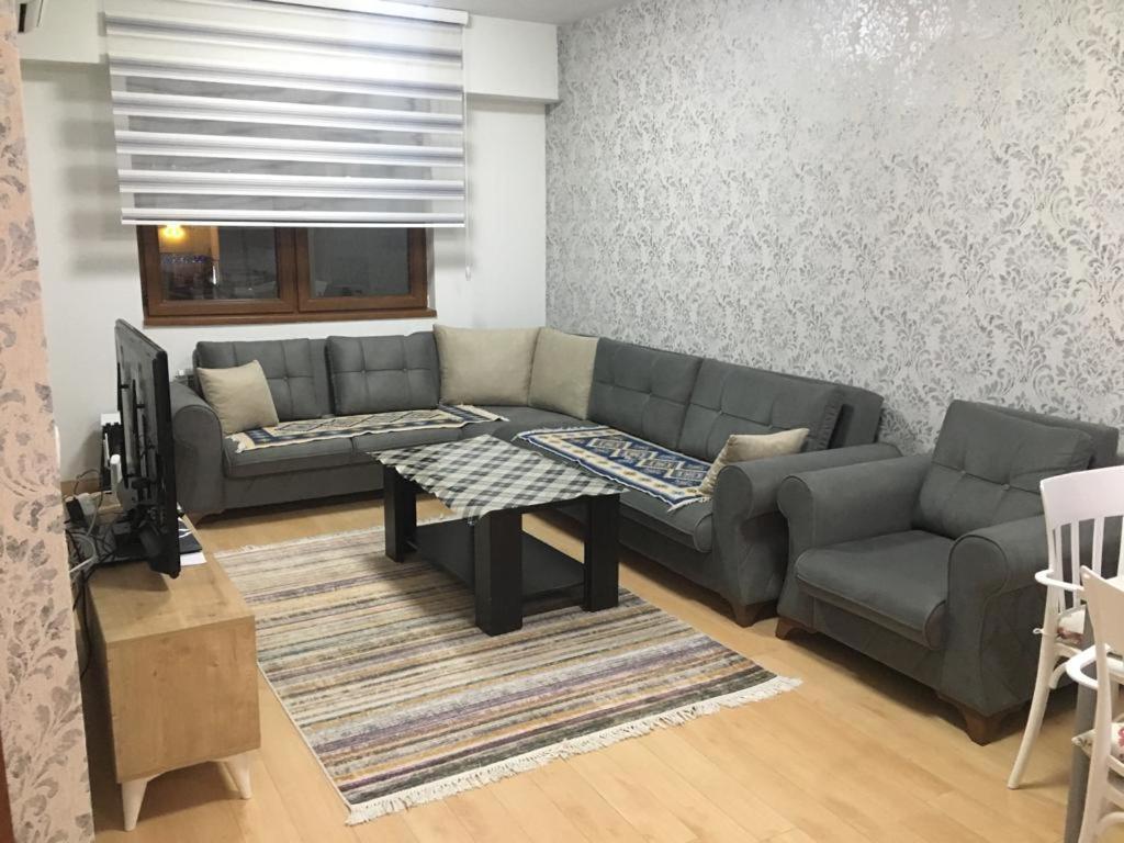 Two Rooms And Kitchen, Bathroom With Balcony Apartment Skopje Bagian luar foto