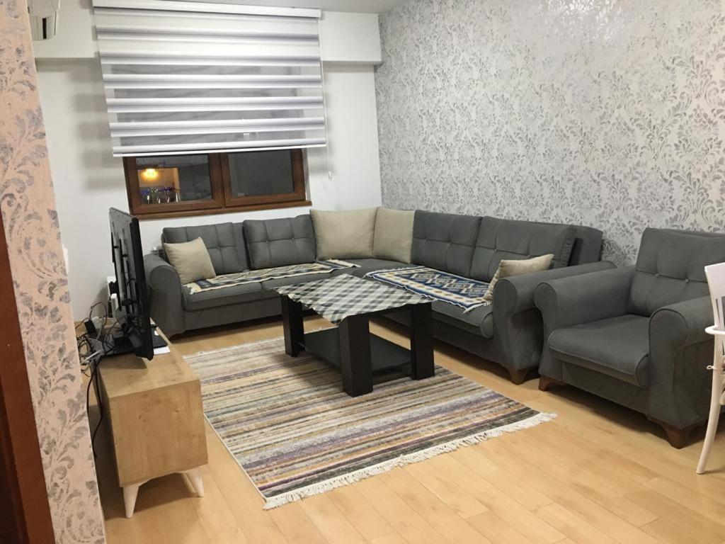 Two Rooms And Kitchen, Bathroom With Balcony Apartment Skopje Bagian luar foto