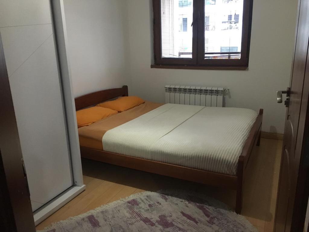 Two Rooms And Kitchen, Bathroom With Balcony Apartment Skopje Bagian luar foto