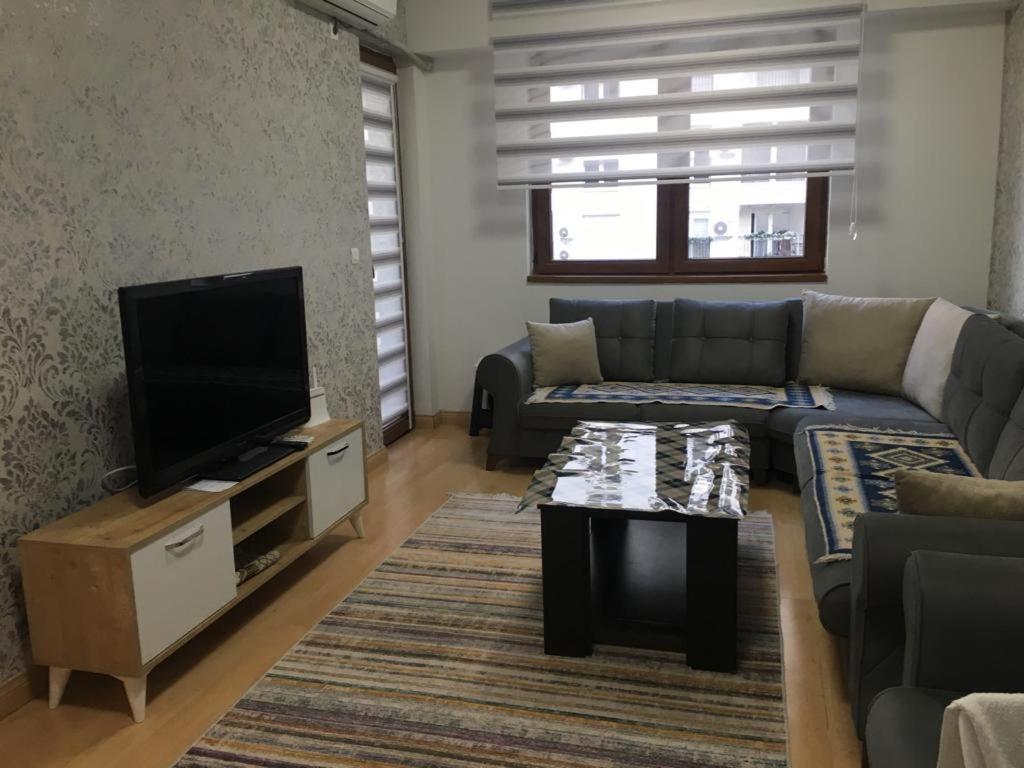 Two Rooms And Kitchen, Bathroom With Balcony Apartment Skopje Bagian luar foto