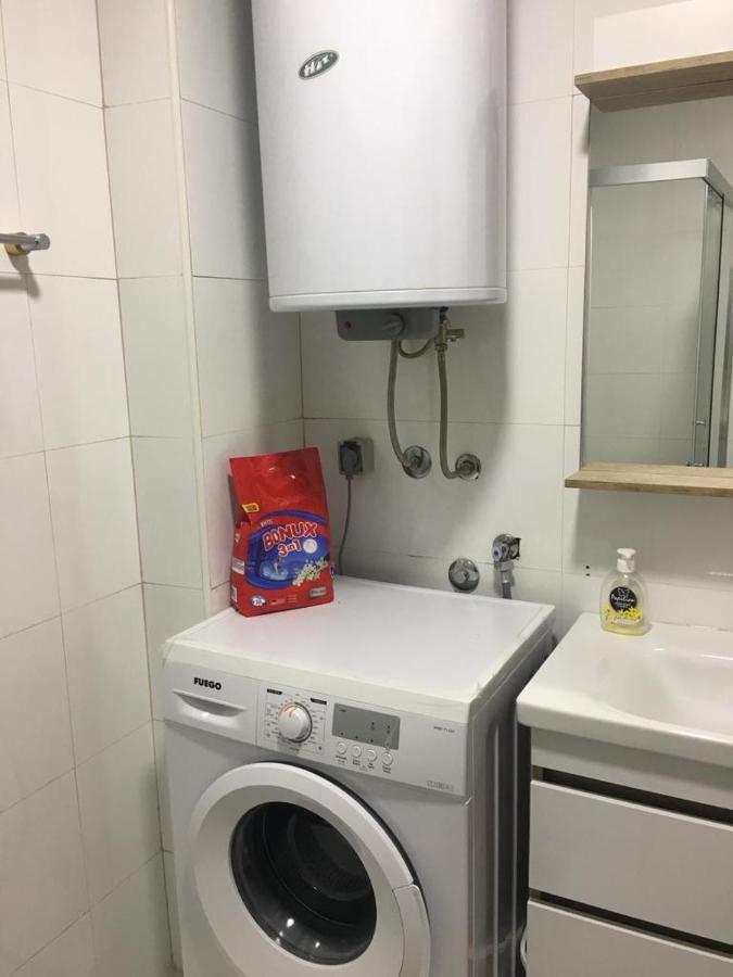 Two Rooms And Kitchen, Bathroom With Balcony Apartment Skopje Bagian luar foto