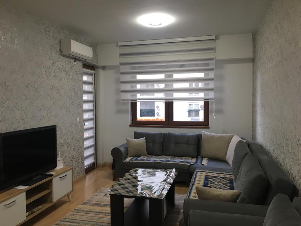 Two Rooms And Kitchen, Bathroom With Balcony Apartment Skopje Bagian luar foto