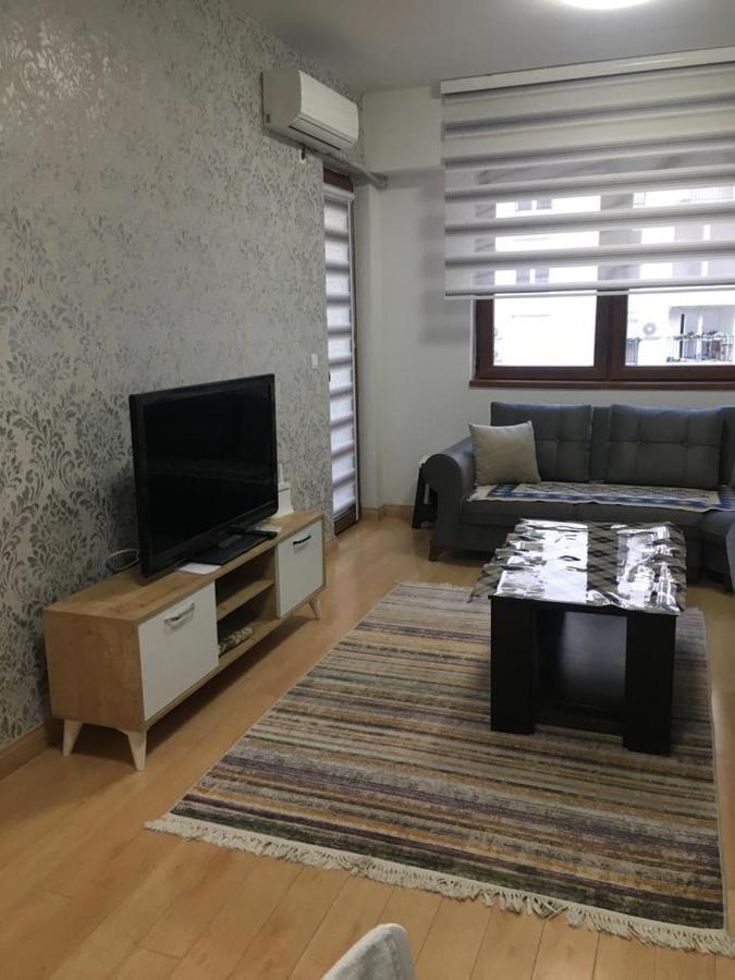 Two Rooms And Kitchen, Bathroom With Balcony Apartment Skopje Bagian luar foto