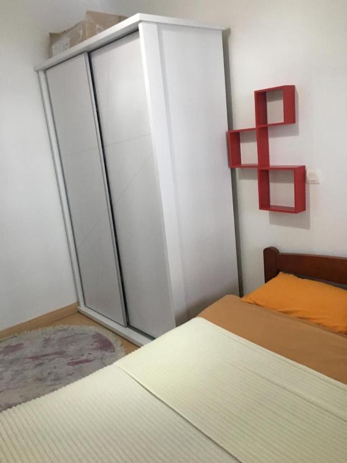 Two Rooms And Kitchen, Bathroom With Balcony Apartment Skopje Bagian luar foto