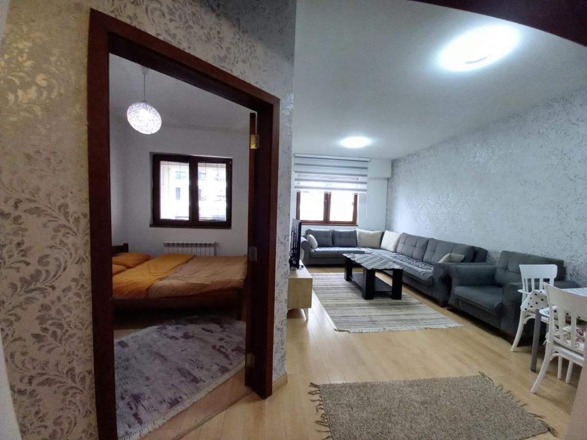 Two Rooms And Kitchen, Bathroom With Balcony Apartment Skopje Bagian luar foto