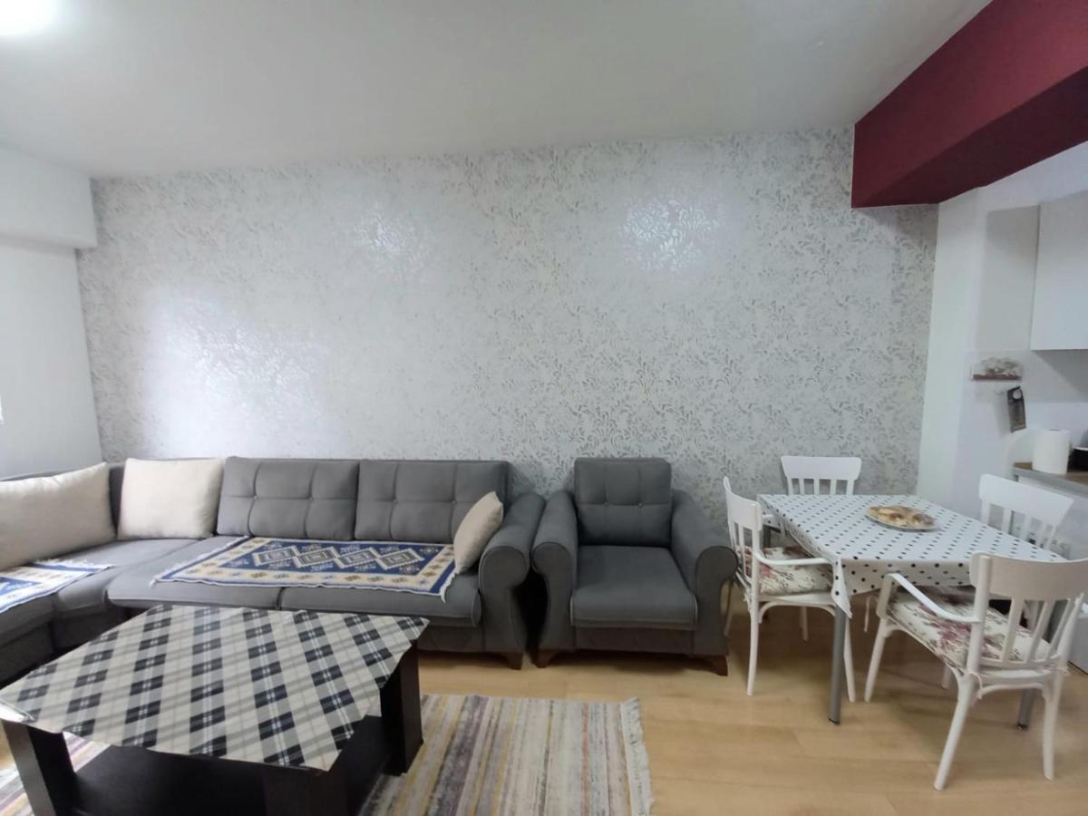 Two Rooms And Kitchen, Bathroom With Balcony Apartment Skopje Bagian luar foto