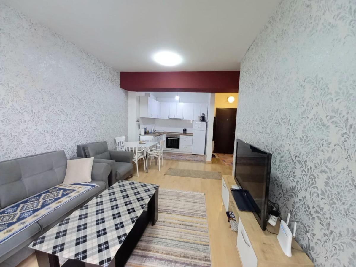 Two Rooms And Kitchen, Bathroom With Balcony Apartment Skopje Bagian luar foto