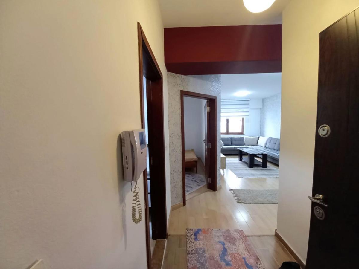 Two Rooms And Kitchen, Bathroom With Balcony Apartment Skopje Bagian luar foto