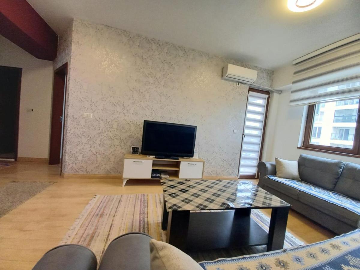 Two Rooms And Kitchen, Bathroom With Balcony Apartment Skopje Bagian luar foto