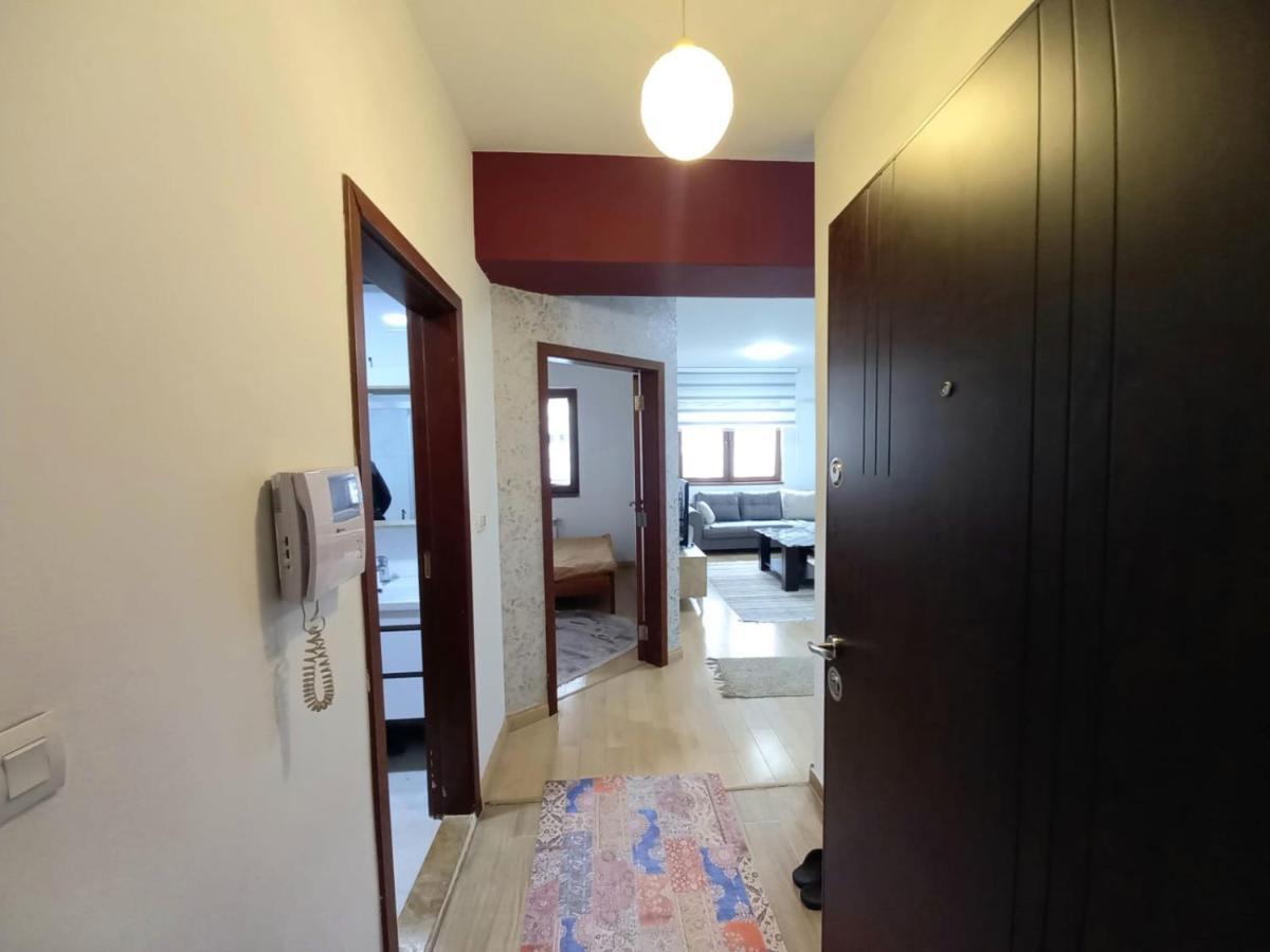Two Rooms And Kitchen, Bathroom With Balcony Apartment Skopje Bagian luar foto
