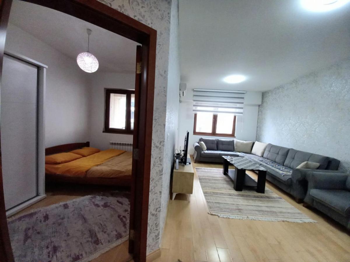 Two Rooms And Kitchen, Bathroom With Balcony Apartment Skopje Bagian luar foto