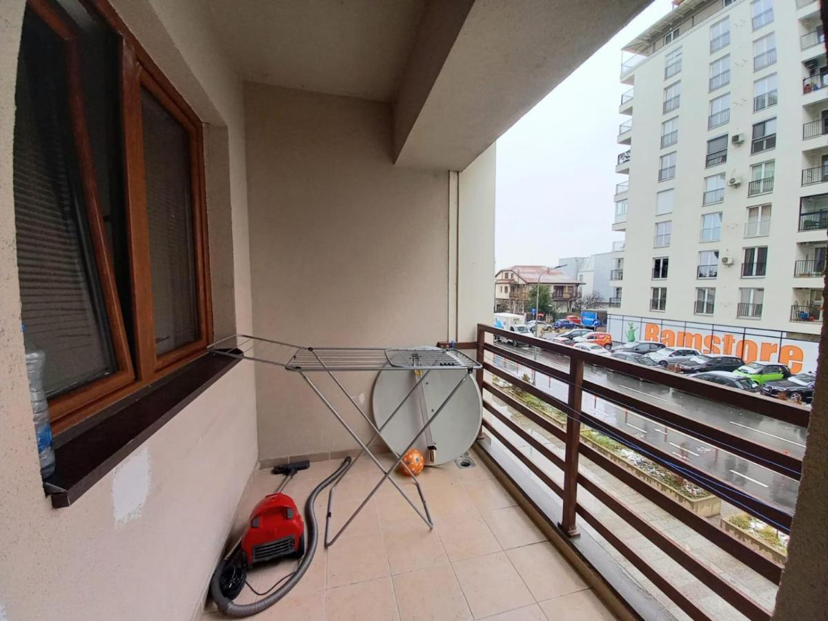 Two Rooms And Kitchen, Bathroom With Balcony Apartment Skopje Bagian luar foto